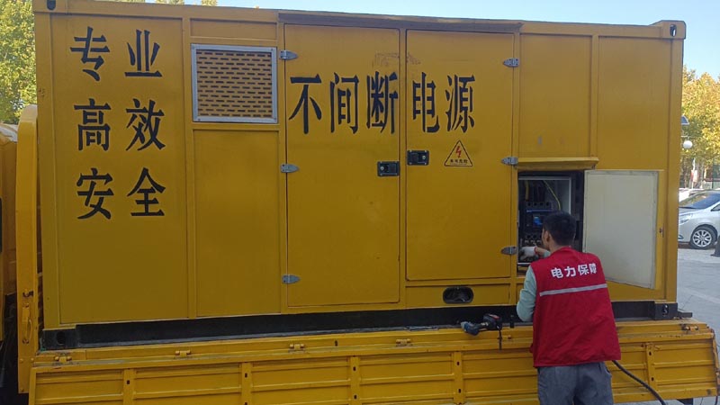 滕州柴油发电机组和UPS电源配合使用时，如何避免切换过程中的电力中断？